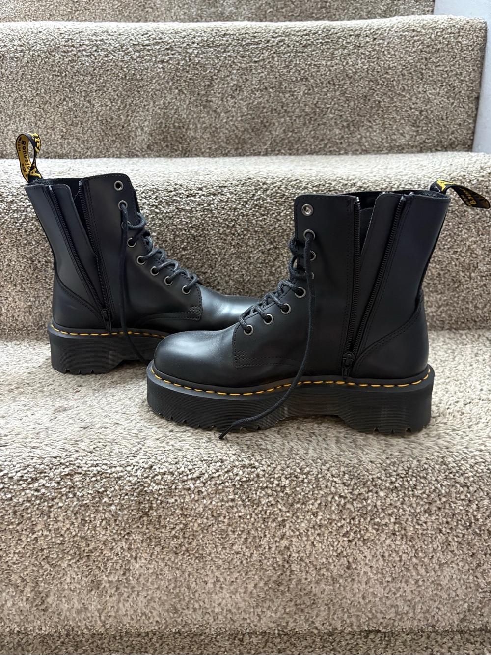 Doc Martens - Picture 2 of 3